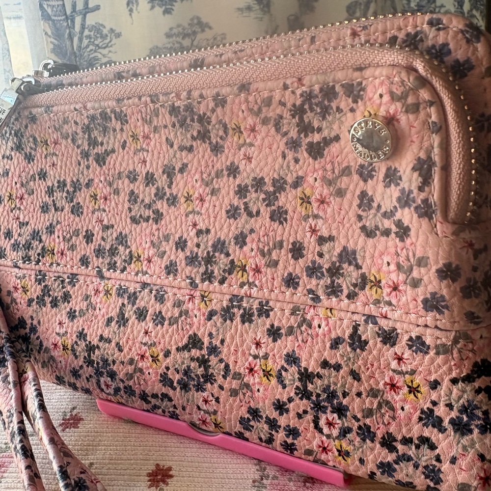 Steve Madden Pink Floral Wristlet - Picture 3 of 5